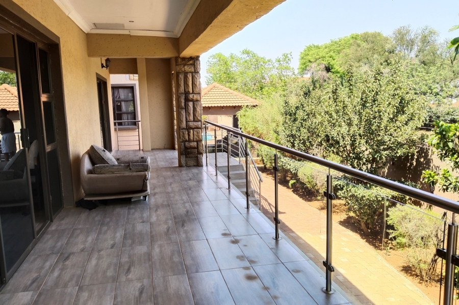 5 Bedroom Property for Sale in Birdwood Estate North West